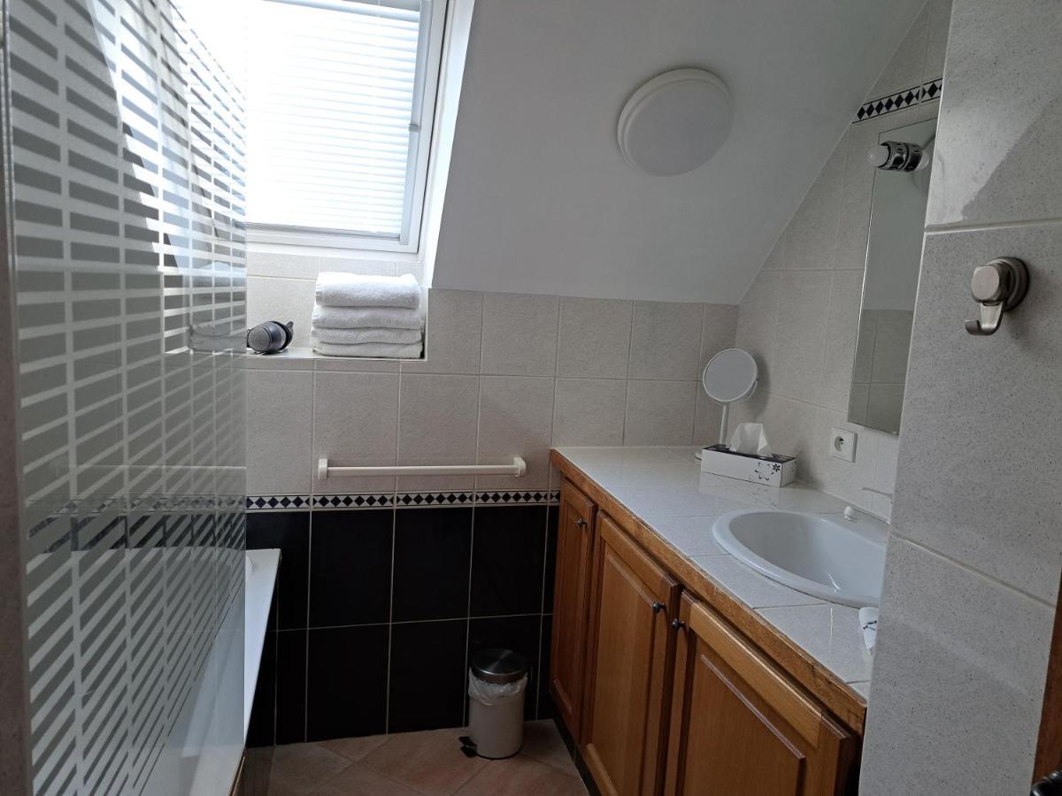 Au Chat Perche Espace Familial Mareil-sur-Mauldre Exterior photo